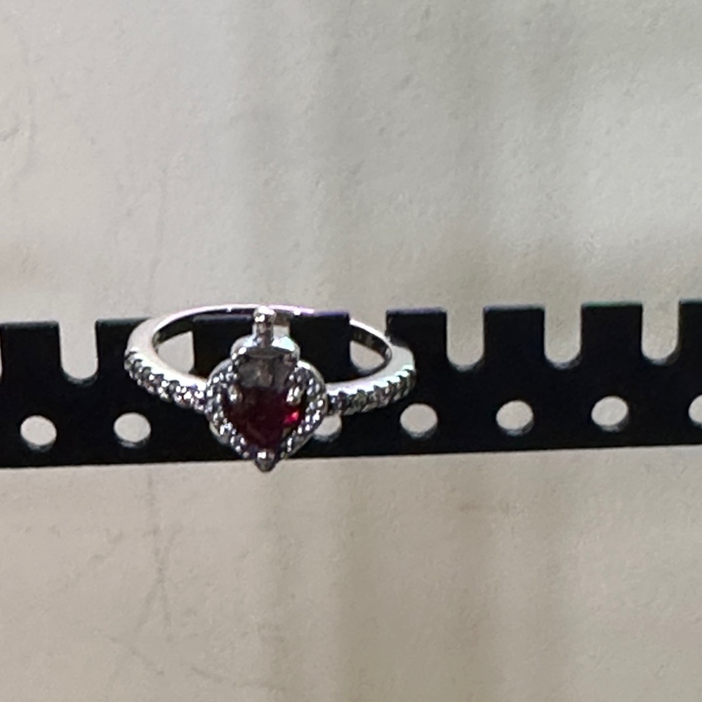 NWT/NIP - Pandora Disney Villians Evil Queen Ring. Retail $105.00